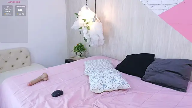 sophia brunette  online show from February 28, 2026, 11:33 am