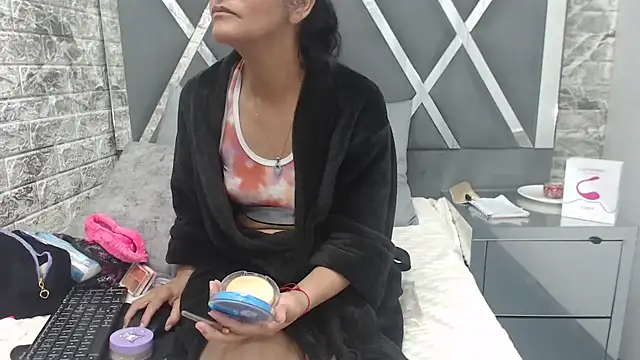 YanetRose online show from October 14, 2025, 3:18 am