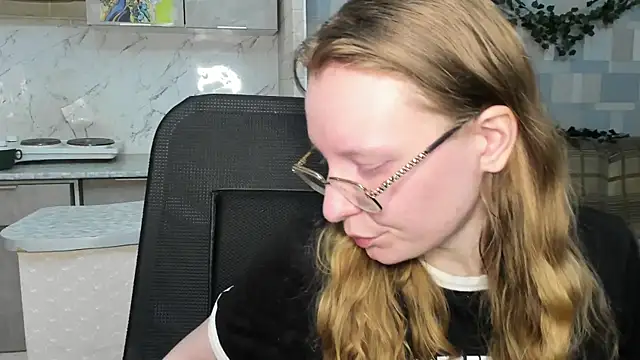 Snapshot of Rommia chatting on November 15, 2025, 8:27 pm Rommia online show from November 15, 2025, 8:27 pm