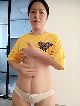 chengcheng12 online show from October 4, 2025, 1:03 am