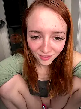 Snapshot of FayeFlame chatting on October 27, 2025, 8:35 pm FayeFlame online show from October 27, 2025, 8:35 pm