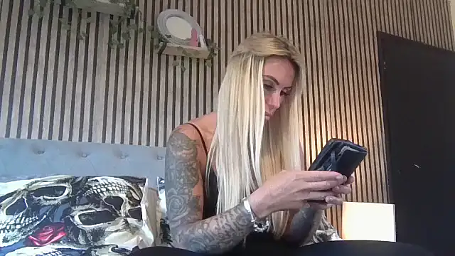 poppyinga1 online show from September 12, 2025, 5:35 pm