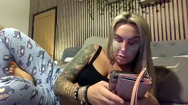 poppyinga1 online show from February 21, 2026, 10:00 pm