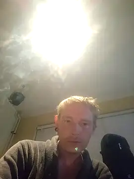 Snapshot of piercingpik chatting on May 3, 2026, 9:10 pm piercingpik online show from May 3, 2026, 9:10 pm
