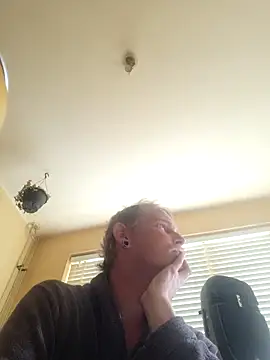 Snapshot of piercingpik chatting on May 11, 2026, 12:33 pm piercingpik online show from May 11, 2026, 12:33 pm