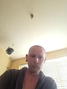 Snapshot of piercingpik chatting on June 4, 2026, 1:28 pm piercingpik online show from June 4, 2026, 1:28 pm