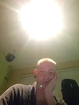 Snapshot of piercingpik chatting on June 15, 2026, 8:33 pm piercingpik online show from June 15, 2026, 8:33 pm