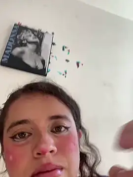 Lucy YupiSweet online show from November 19, 2025, 4:18 pm