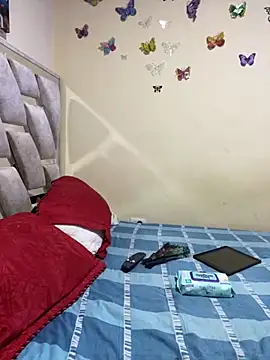 Vliacoooper2 online show from October 15, 2025, 9:42 am