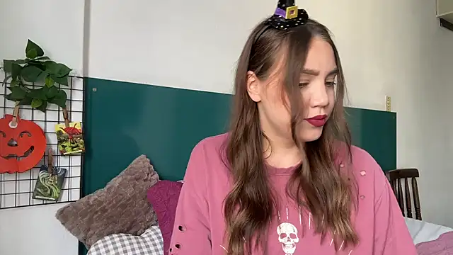 NebulaHaven online show from October 28, 2025, 6:32 pm