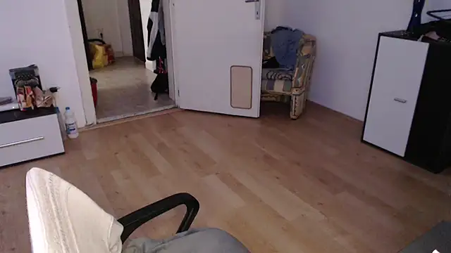 Aliens4twenty online show from October 26, 2025, 8:42 am