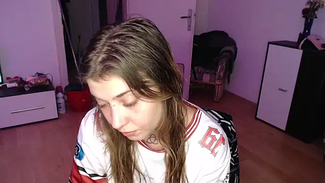 Aliens4twenty online show from November 7, 2025, 10:10 pm