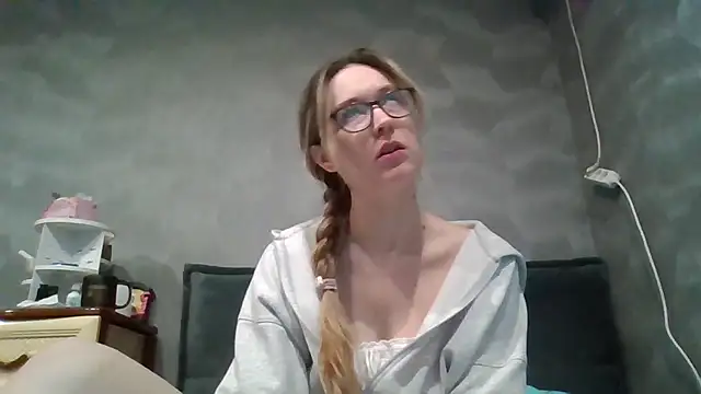 Snapshot of Jugira chatting on October 12, 2025, 11:04 pm Jugira online show from October 12, 2025, 11:04 pm