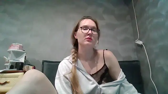 Snapshot of Jugira chatting on October 13, 2025, 9:59 pm Jugira online show from October 13, 2025, 9:59 pm