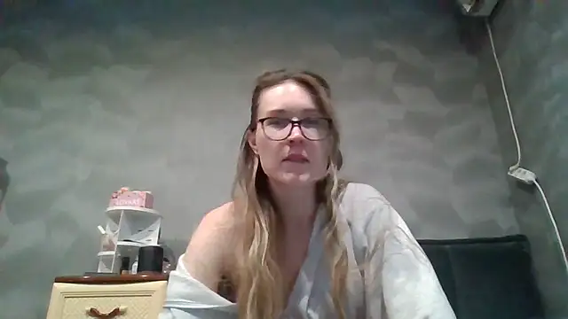 Snapshot of Jugira chatting on October 28, 2025, 11:40 pm Jugira online show from October 28, 2025, 11:40 pm