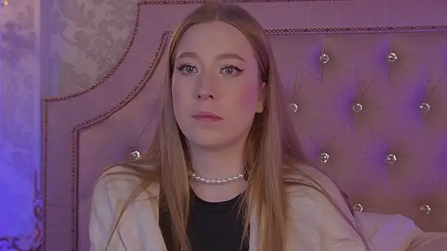 Snapshot of MiaEuphoria_ chatting on October 7, 2025, 3:36 am MiaEuphoria online show from October 7, 2025, 3:36 am