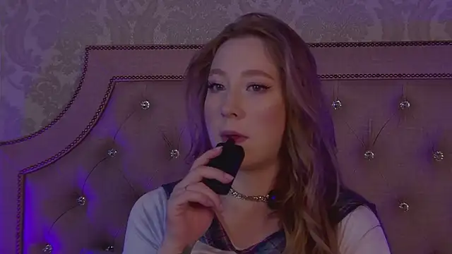 Snapshot of MiaEuphoria_ chatting on November 17, 2025, 3:56 am MiaEuphoria online show from November 17, 2025, 3:56 am