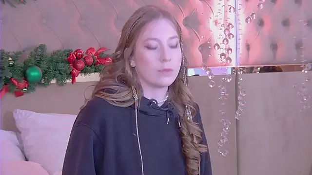 MiaEuphoria  online show from December 22, 2025, 4:20 am