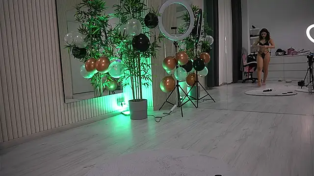 EmmaBlanco online show from November 6, 2025, 8:21 pm