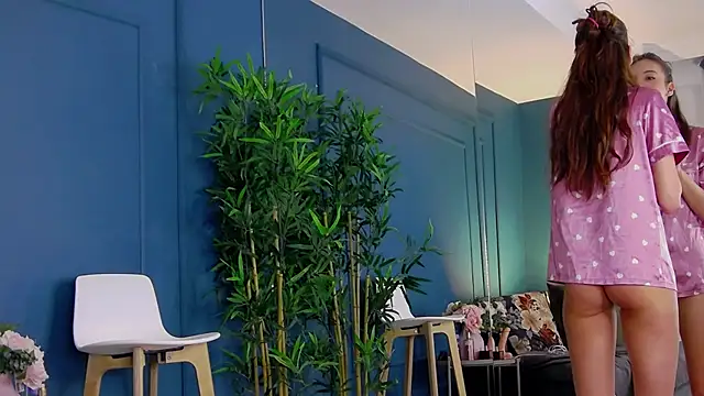 KimmDaviss online show from January 13, 2026, 7:35 am