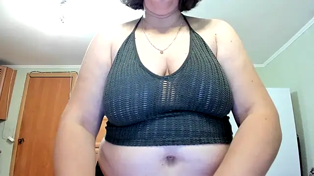 Snapshot of KATTYWARM_ chatting on November 17, 2025, 8:36 pm KATTYWARM online show from November 17, 2025, 8:36 pm