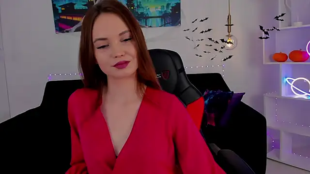 KiraHolli online show from October 28, 2025, 3:10 am