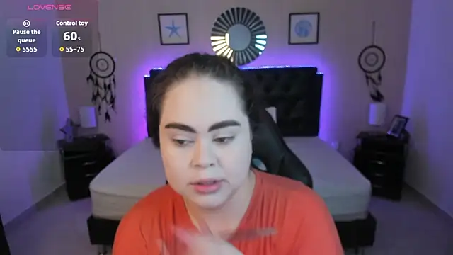 LolaVillalobos online show from January 19, 2026, 11:58 am