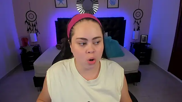 LolaVillalobos online show from March 26, 2026, 12:22 pm