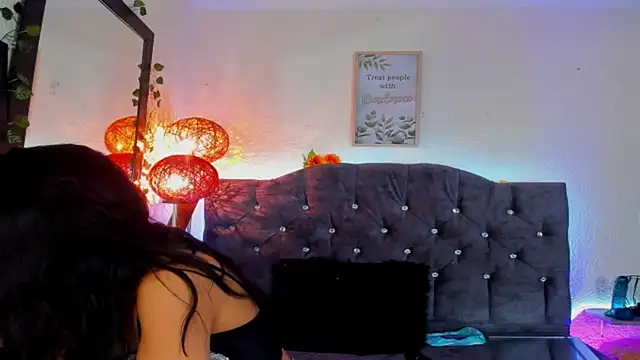 karol rose online show from December 3, 2025, 3:54 pm