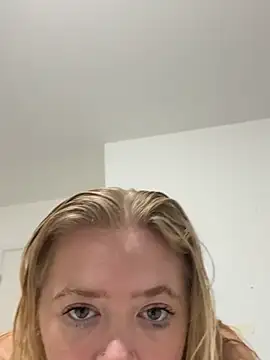 Snapshot of KaylaTrudi chatting on November 6, 2025, 9:26 pm KaylaTrudi online show from November 6, 2025, 9:26 pm