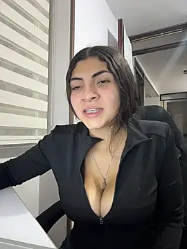 Snapshot of arieel__722 chatting on November 9, 2025, 2:10 am arieel 722 online show from November 9, 2025, 2:10 am