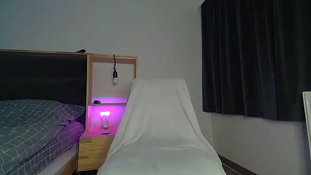 Melisss0404 online show from September 21, 2025, 8:32 pm