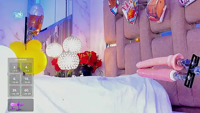 NinaCapelli online show from September 29, 2025, 4:28 am