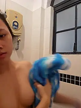 Snapshot of lirz06 chatting on October 14, 2025, 10:49 am lirz06 online show from October 14, 2025, 10:49 am