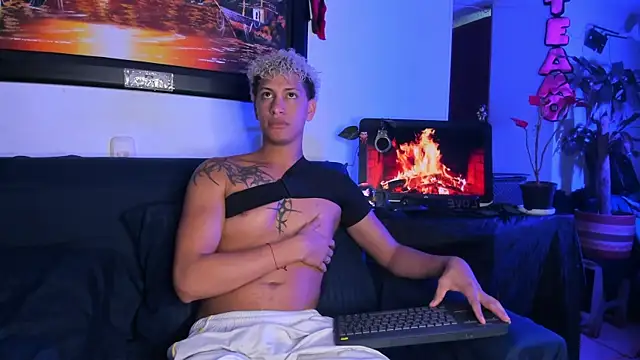 ECSTASYX2 2001 online show from March 4, 2026, 5:13 am