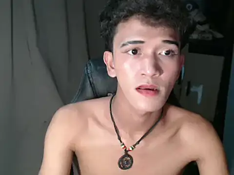 Snapshot of kenbigcockxx chatting on October 16, 2025, 9:32 am kenbigcockxx online show from October 16, 2025, 9:32 am