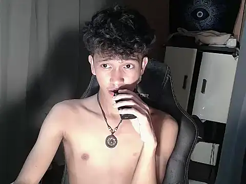 Snapshot of kenbigcockxx chatting on October 22, 2025, 6:51 pm kenbigcockxx online show from October 22, 2025, 6:51 pm