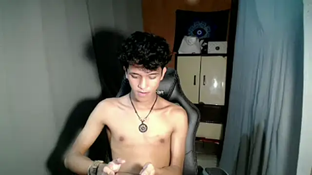 Snapshot of kenbigcockxx chatting on November 11, 2025, 6:08 pm kenbigcockxx online show from November 11, 2025, 6:08 pm