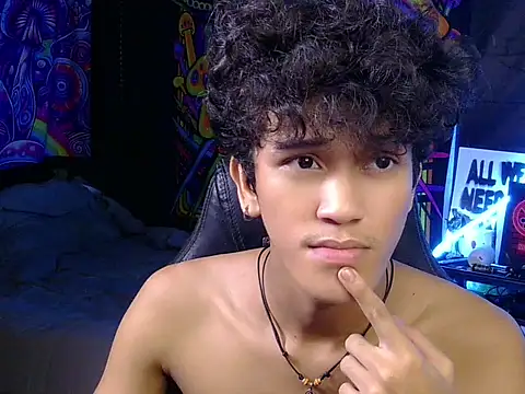 Snapshot of kenbigcockxx chatting on July 7, 2026, 11:31 pm kenbigcockxx online show from July 7, 2026, 11:31 pm