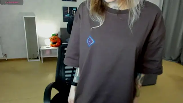 Snapshot of tattoo_art_baby chatting on November 7, 2025, 1:38 am tattoo art baby online show from November 7, 2025, 1:38 am