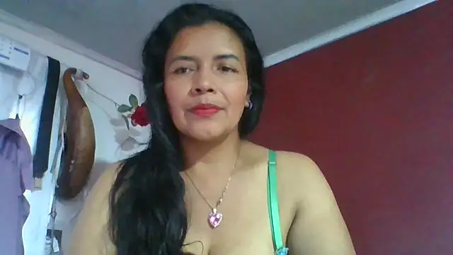 DianaOchoa  online show from May 3, 2026, 9:21 pm
