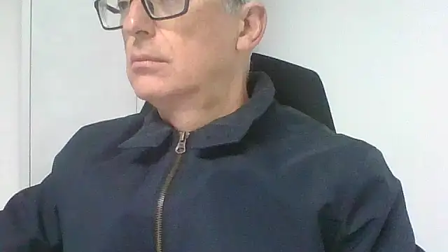 Snapshot of Sensor2000 chatting on December 15, 2025, 7:45 am Sensor2000 online show from December 15, 2025, 7:45 am