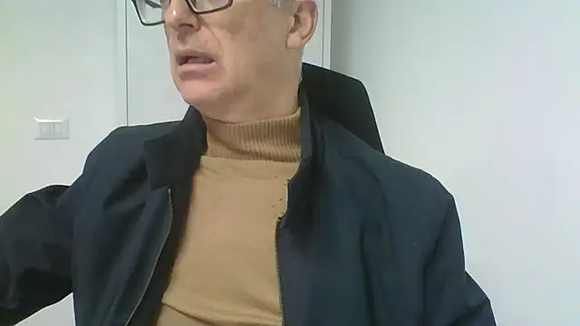 Snapshot of Sensor2000 chatting on December 19, 2025, 8:10 am Sensor2000 online show from December 19, 2025, 8:10 am