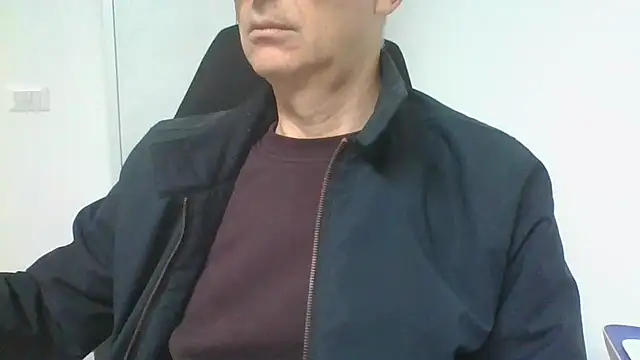 Snapshot of Sensor2000 chatting on December 23, 2025, 10:24 am Sensor2000 online show from December 23, 2025, 10:24 am