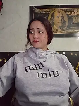 candy  fox  online show from October 17, 2025, 12:19 pm