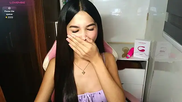 sweetleigh18 online show from November 8, 2025, 6:51 pm