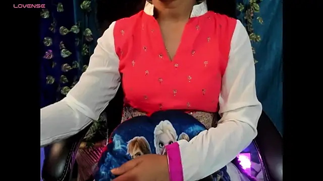 Snapshot of Forever_Love2025 chatting on October 29, 2025, 7:43 am Forever Love2025 online show from October 29, 2025, 7:43 am