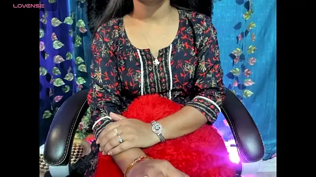 Snapshot of Forever_Love2025 chatting on November 4, 2025, 6:56 am Forever Love2025 online show from November 4, 2025, 6:56 am