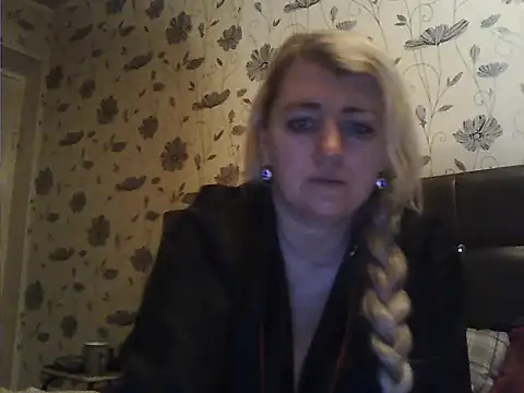 SmileCamille online show from December 1, 2025, 1:27 pm