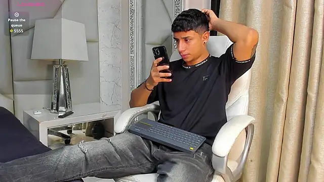 jaze bradley online show from November 4, 2025, 11:42 am